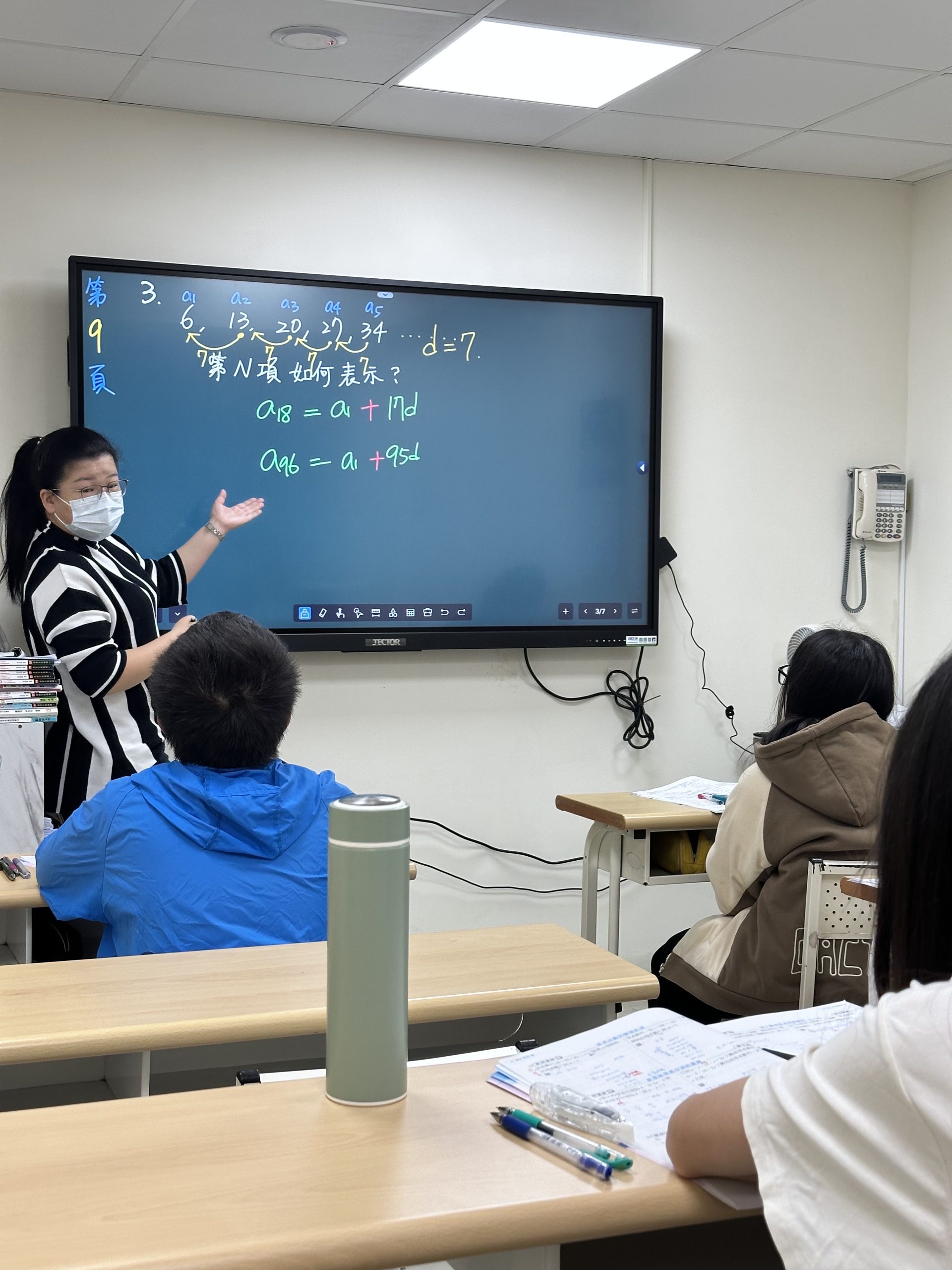 霧峰國中數學補習班 小班教學現場 學生專心聽講