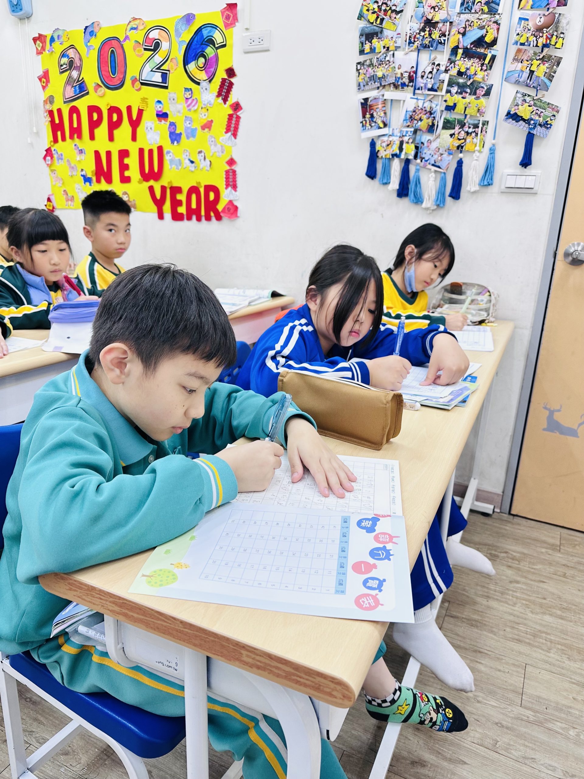 霧峰國小安親班孩子完成作業