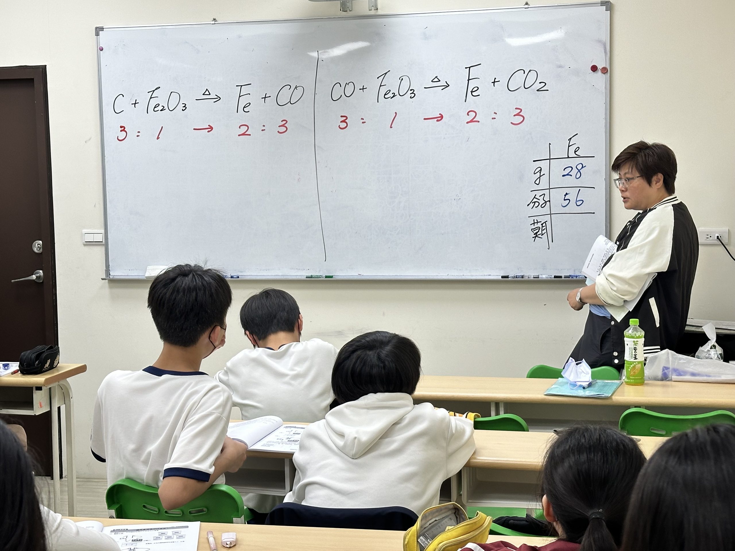 霧峰國中理化學生上課學習