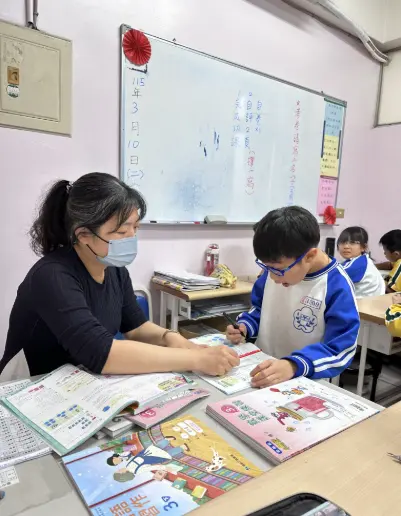 霧峰國小全科安親班老師輔導學生