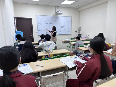 霧峰國中英語補習班老師輔導學生英文學習